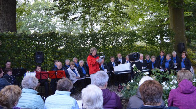 Efkes stille staon bie (vrijdag 22 juni 2018)